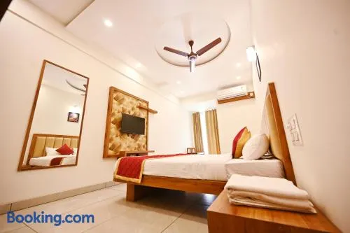 Hotel Rays Inn Boarding and Lodging - Image 1