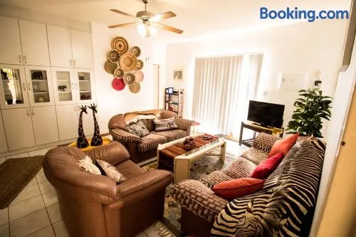 John-Lou's One-bedroom Apartment - Image 1