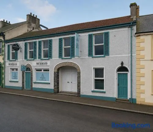 Mermaid Bar & Accomodation - Image 1