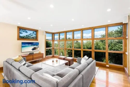 Luxury 3-bedroom Pines house with 360-degree views - Image 1