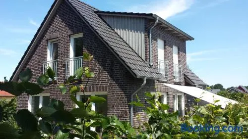 Maravilloso apartamento vacacional ideal para familias con barbacoa, jardín y terraza - Image 1