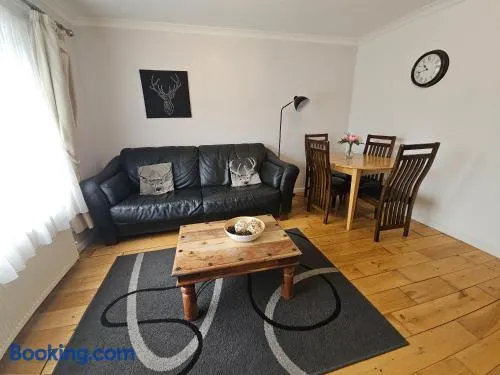 2 Bedrooms - 3 Beds - Free Parking - 168 - Image 1
