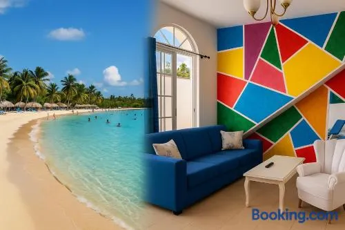 Villa Privada con Piscina a Minutos del Aeropuerto de Santo Domingo - Image 1