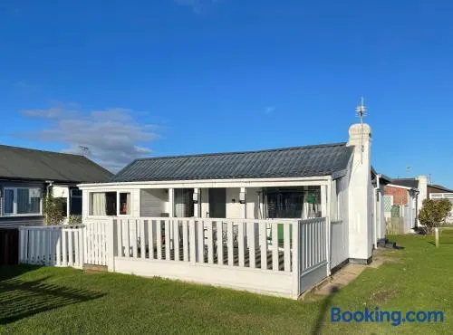 Seabirds - 3 bed chalet, dog friendly, Bridlington - Image 1