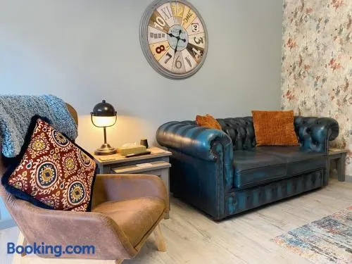 Cosy hideaway - parking and relaxing patio area - Image 1