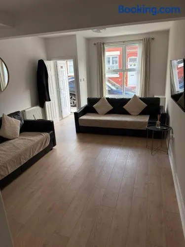 Two bedroom house free parking - Image 1