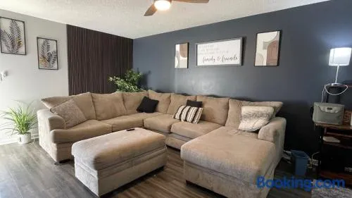 Spacious 1king bd/2queen bd/* 1 mile from I-85 - Image 1
