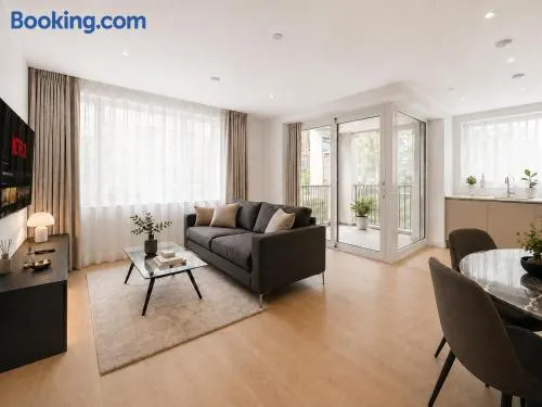 City Centre Designer Stay 2 Bed 2 Bath with Balcony - Image 1
