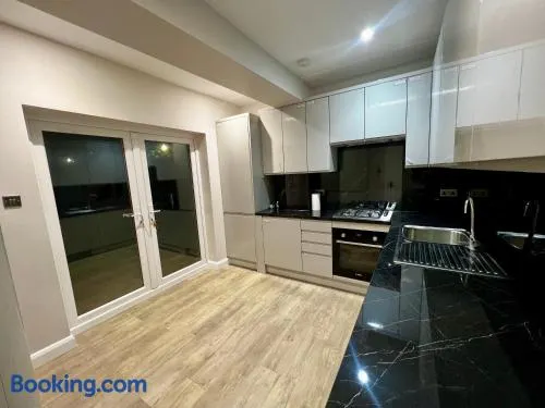 Beautiful Modern 3 Bedroom Home - Image 1
