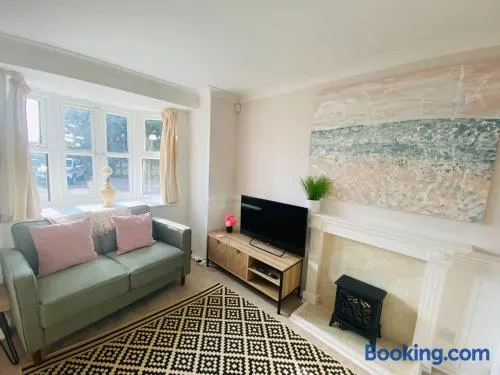 Coastal 2 bedroom maisonette with parking - Image 1