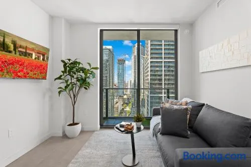 32nd Floor Gem with Breathtaking Views in DT Miami - Image 1