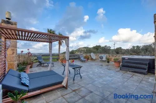 Stunning 2BR Villa with Pool - Image 1