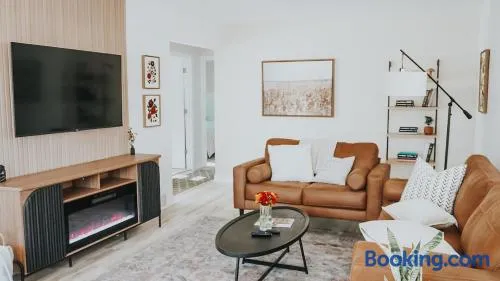 Modern 4BR Retreat - Sauna, Arcade & Fire Pit - Image 1
