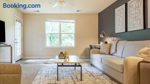 Landing Modern Apartment with Amazing Amenities (ID9647X69) - Image 1