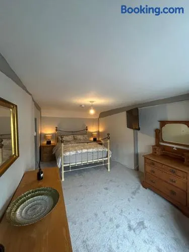 4 Bed Apartment The Windmill 16th Century Pub - Image 1