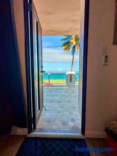 Modern Oceanfront Apartment - Image 1