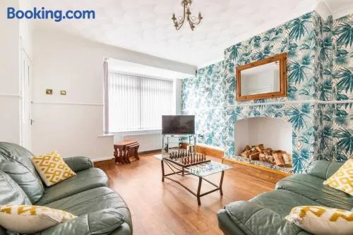 Memory Lane - beautifully renovated house close to motorway networks - Image 1