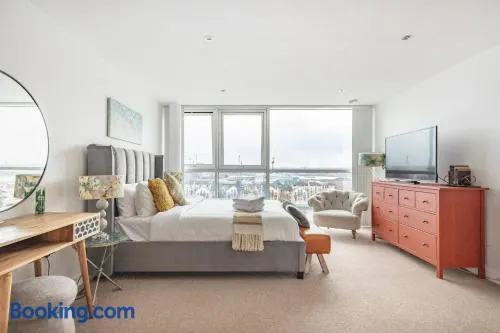 Serene Waterfront Rooms - ExCel - Image 1