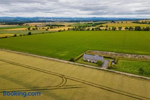 Hill View Cottage - Image 1