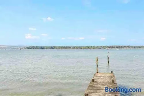 Lilliput Hideaway 5 mins from Sandbanks Beach - Image 1