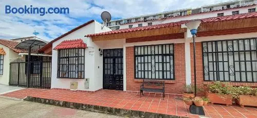Casa elegantes totalmente amoblada - Image 1