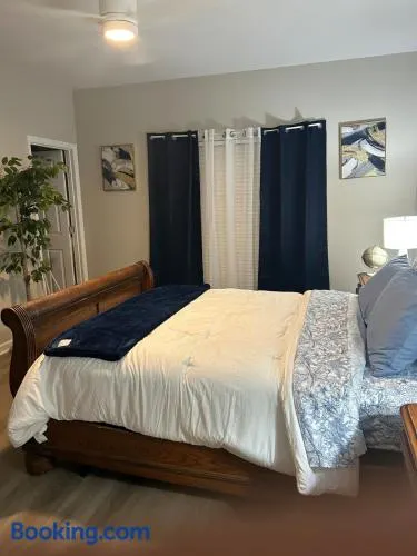 Unpack26 comfy 2BR near the Mall & Restaurants - Image 1