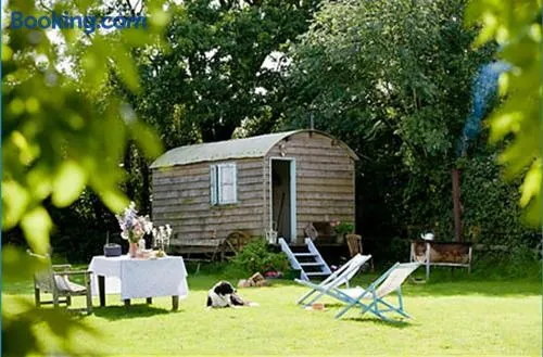 Mollies Hut - Image 1