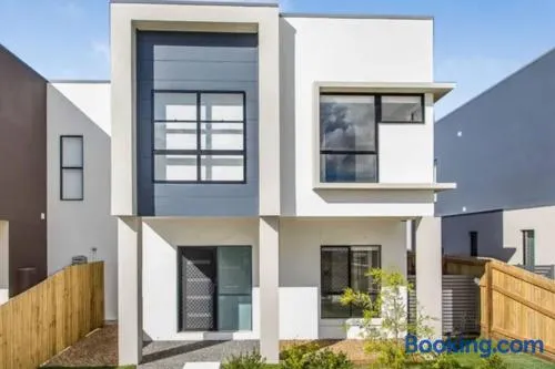Modern Elegance Near Lakes Train Parks and Beaches - Image 1