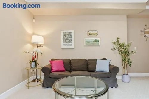 3BR Suite near White Rock Beach Pool & BBQ - Image 1