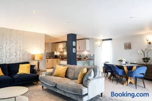 Beautiful 3 bedroom apartment by the Sea - Image 1