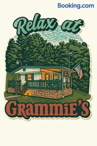 Grammie's Cozy Lakefront Cabin - Image 1