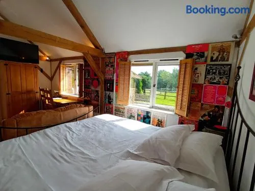 The Music Room - Kingsize Double Oak Studio - Sleeps 2 - Quirky - Rural - Image 1