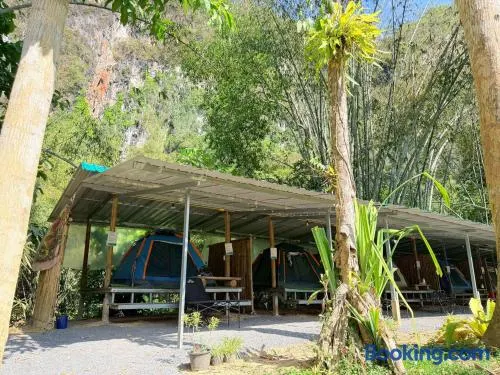 Khaosok Mysterious Restaurant and Camp ร้านลึกลับริมคลอง - Image 1