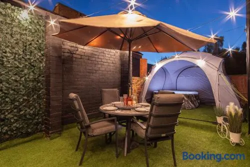 5BR - House - Hot Tube - Airport - A38-A50 - Parking - Image 1