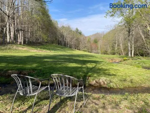 Creekside Getaway - King Bed - Full Kitchen - Image 1
