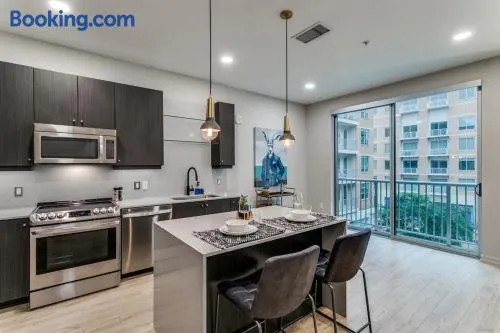 Modern luxury 1-bedroom in West Village - Image 1