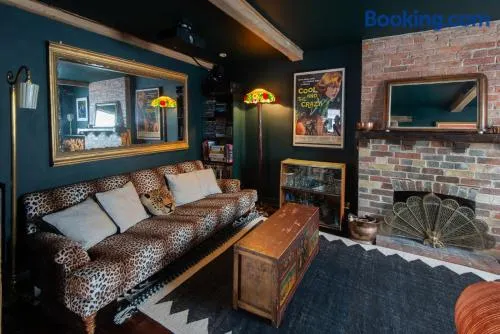 Black Tile Cottage - Image 1