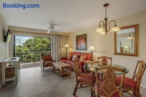 Fabulous Park Shore Condo - Image 1