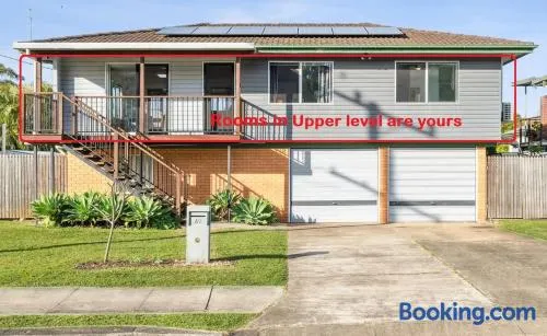 3 Bedrooms in Entire Upstairs Level in Bray Park - Image 1