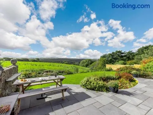 5 Bed in Holsworthy oc-89900 - Image 1