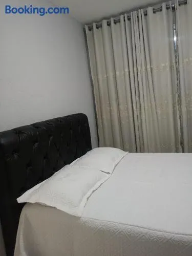 Apartamento simples e central - Image 1