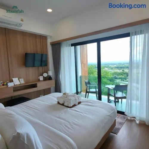 โรงแรมม่านฟ้า - Image 1