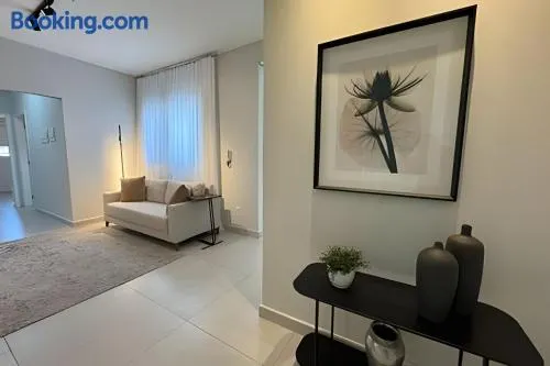 Sofisticado apartamento com ar cond. em Araxá - Image 1