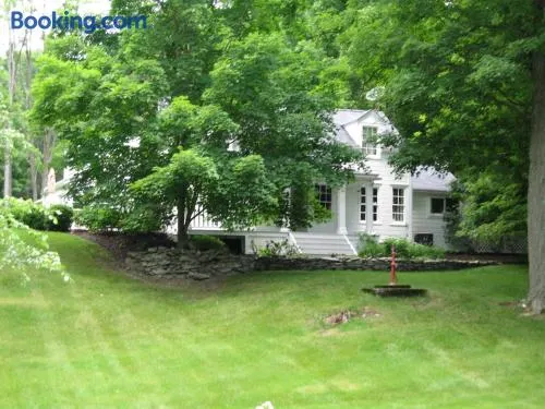 Private setting on country farm near Rhinebeck - Image 1