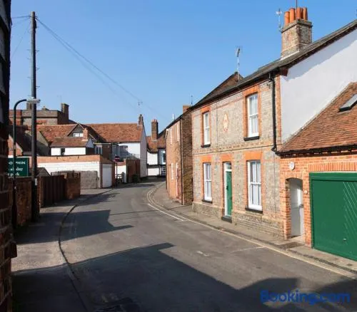 Entire rental unit in Oxfordshire, United Kingdom - Image 1
