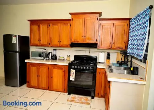 Cozy one bedroom & Car rental apartment - Image 1