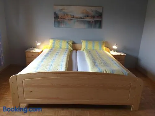 80 qm Apartment, zwei Schlafzimmer und eigener Parkplatz - Image 1