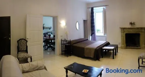 Flora Rooms - Image 1