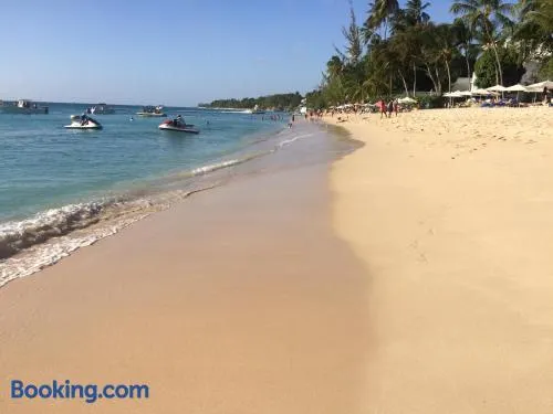 Spacious White House Villa 1 minute to sandy beaches - Image 1