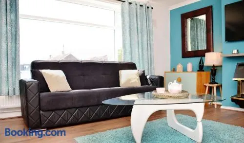 (7SM-01)Dreams Serviced Accommodations- Staines/Heathrow - Image 1